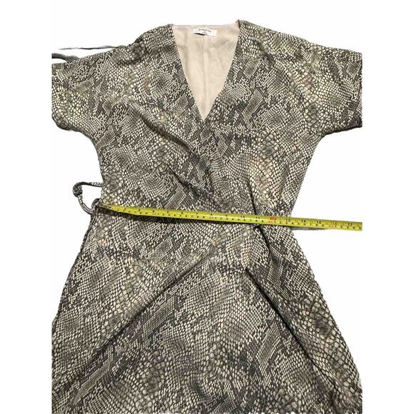 Aritzia Babaton Cream Gray Wallace Snake Print True Wrap Dress Short Sleeve XS - Picture 11 of 15